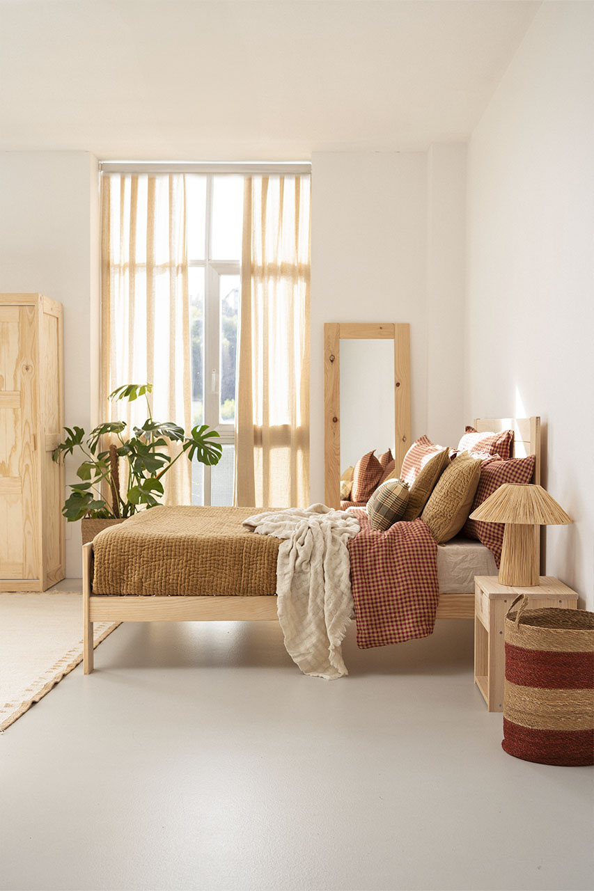 Imagen de ambiente 1 para:Cama doble de 140 cm en madera maciza